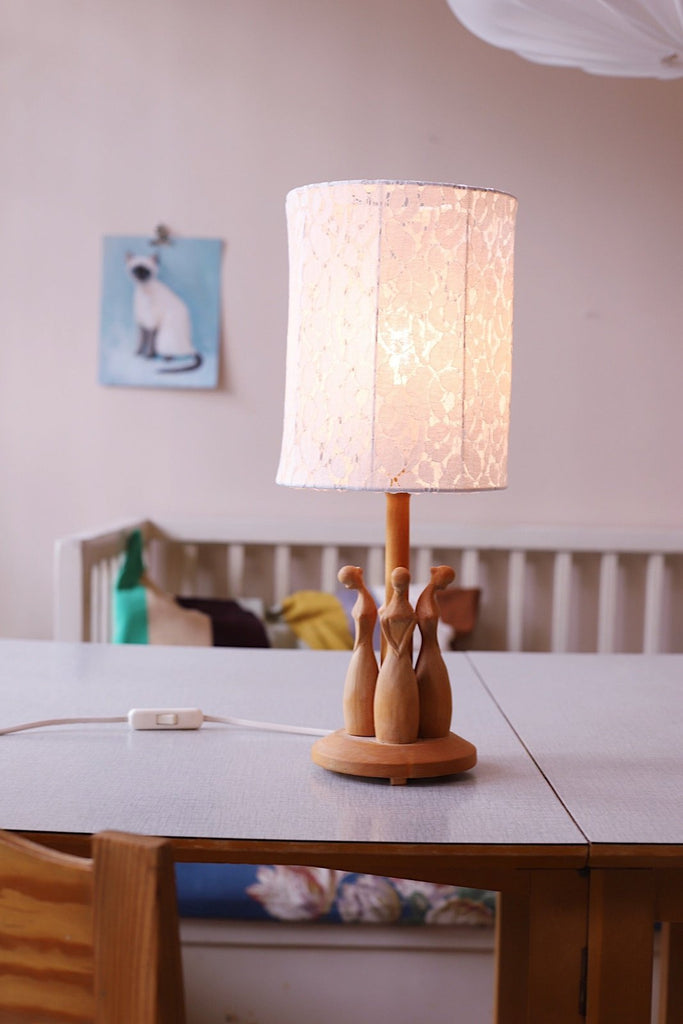 Lampskärm till bordslampa gjord i stuvbit